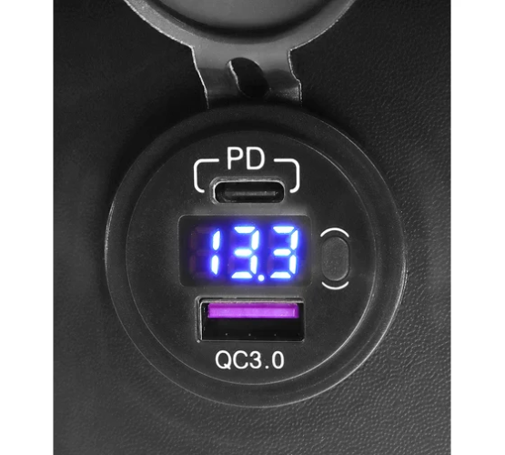 Аккумулятор MESSER LiFePo4 в кейсе 12В 105Ач 100А авторозетка, USВ, клеммы М8, разъем ХТ60 и ЗУ 25А F12105-LFP105X4-100-V1